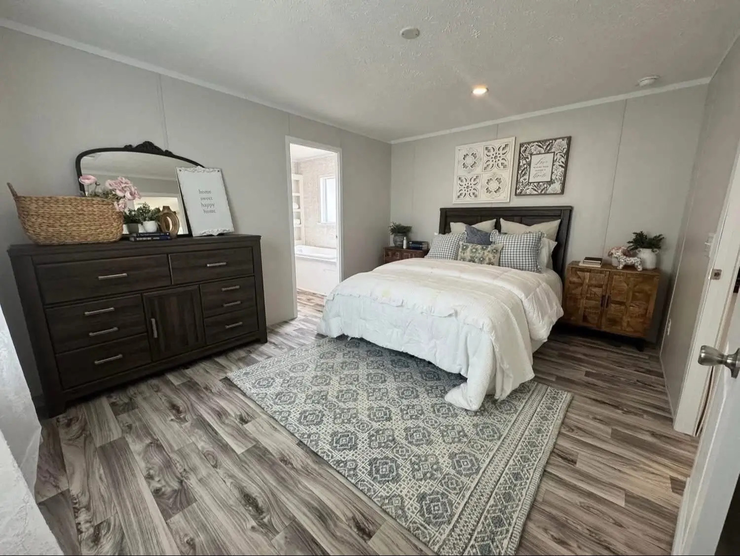Magnolia 28×56 Family Home photo 4